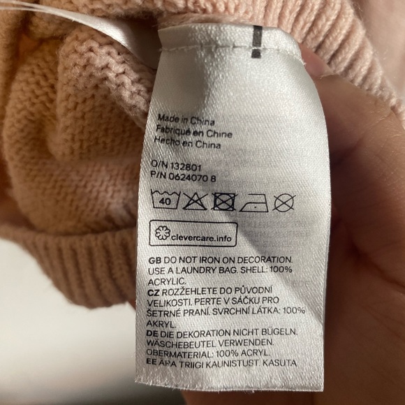 H&M rain deer flip sequence Christmas sweater pink  size medium - Picture 3 of 3